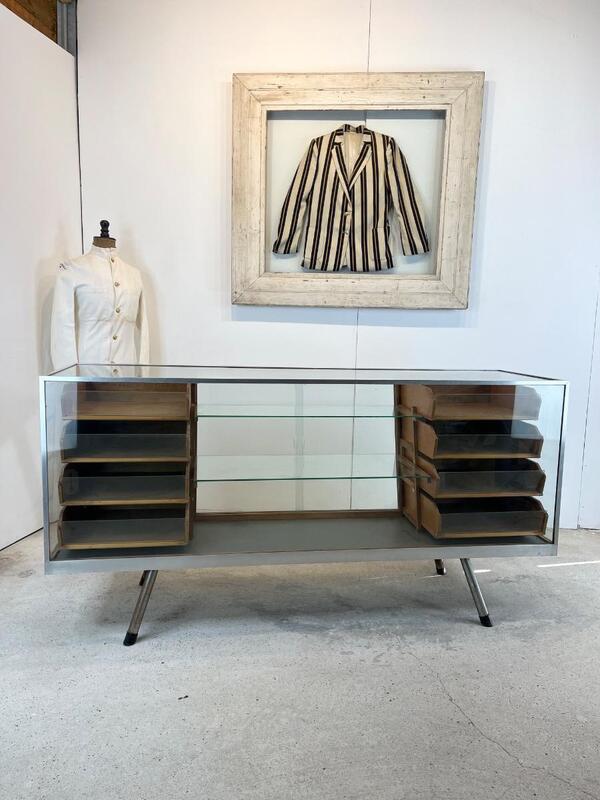 1950’s Haberdashery Glass Counter - Comptoir 1950 en verre & Metal  