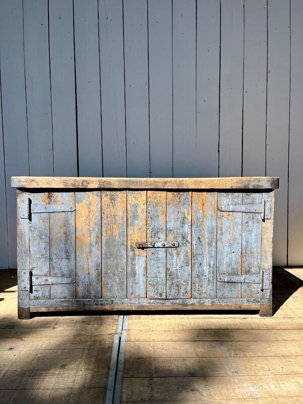 Ancien meuble de métier / old French wooden counter from a workshop .